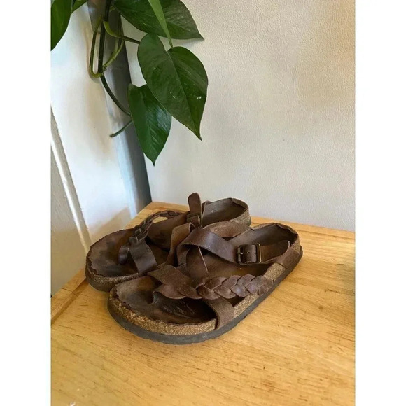 Women’s size 8 brown sandals - Picture 1 of 8